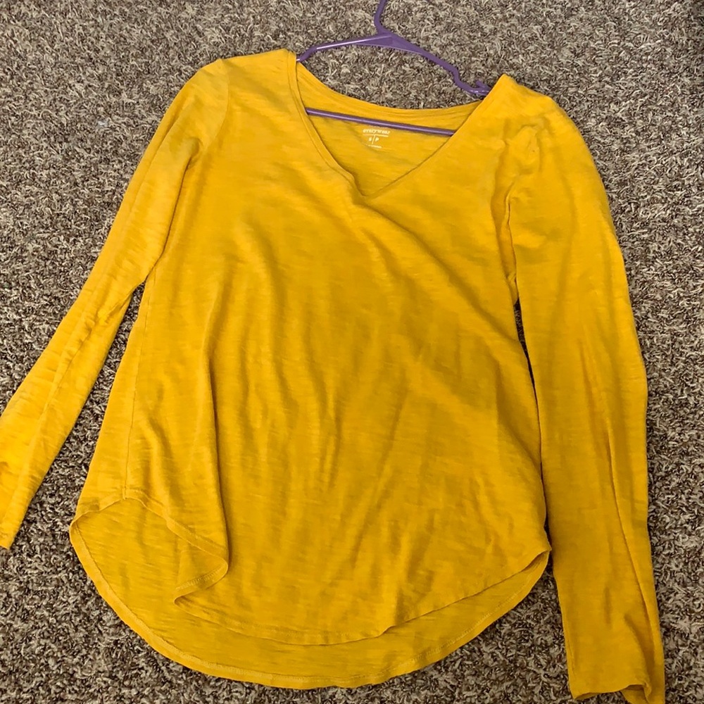 Old Navy everywhere tee